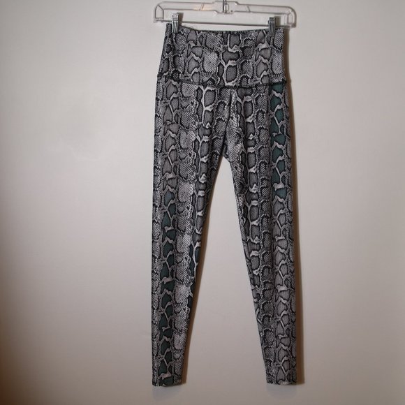 Onzie High Waisted Yoga Leggings Snake Print Gray Size XS High Rise Full Length - Picture 2 of 9